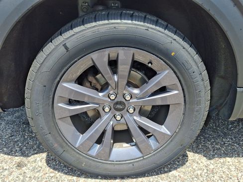 Used 2023 Ford Explorer XLT w/ Equipment Group 202A AWD/4WD image 8