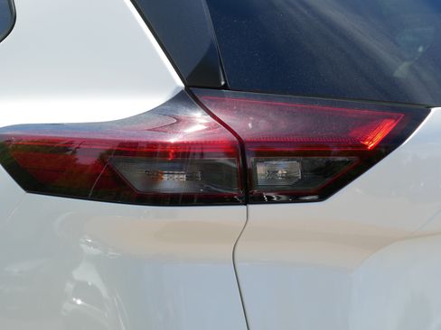 Certified 2023 Nissan Rogue SV AWD/4WD image 17