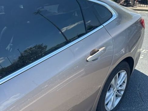 Used 2018 Chevrolet Malibu LT image 13