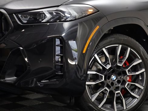 New 2026 BMW X6 xDrive40i w/ Climate Comfort Package image 3