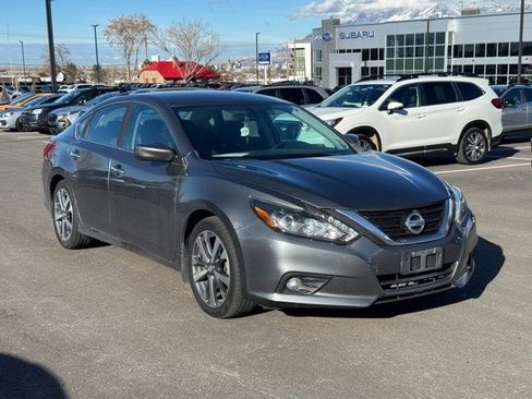 Used 2017 Nissan Altima 2.5 SR w/ LED Appearance Package image 1