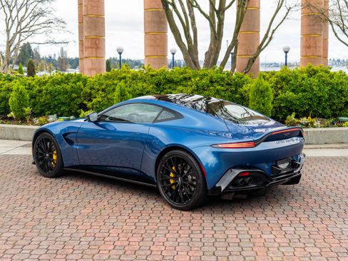 Used 2022 Aston Martin V8 Vantage Coupe image 2