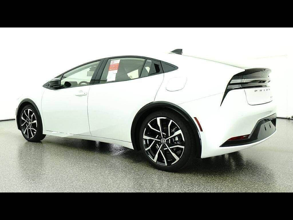 New 2026 Toyota Prius Plug-In Hybrid FWD image 12