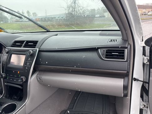 Used 2016 Toyota Camry LE image 32