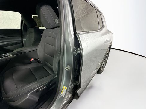 Used 2025 Chevrolet Equinox EV LT FWD image 12