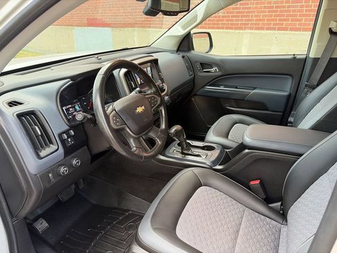 Used 2017 Chevrolet Colorado Z71 AWD/4WD image 9