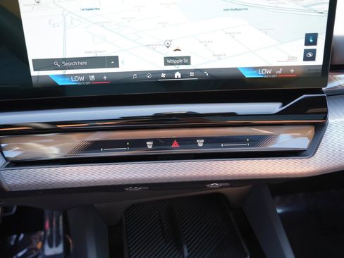 Used 2025 BMW i5 xDrive40 image 19