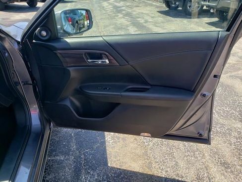 Used 2017 Honda Accord EX-L image 19