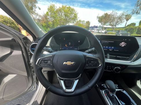 Used 2025 Chevrolet Trax LT w/ LT Convenience Package image 33