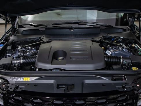 Certified 2025 Land Rover Discovery Dynamic SE image 5