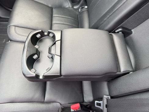 Used 2016 Land Rover Discovery Sport HSE image 16