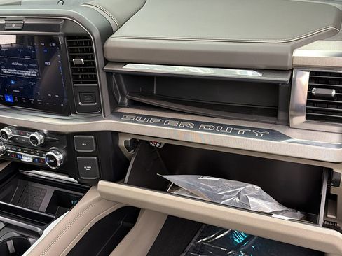 Used 2026 Ford F450 Platinum w/ Platinum Plus Package image 41