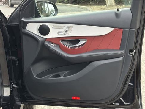 Used 2022 Mercedes-Benz GLC 300 4MATIC image 41