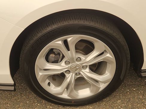 Certified 2024 Honda Accord LX image 7