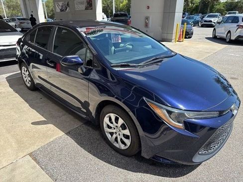 Used 2022 Toyota Corolla LE image 3