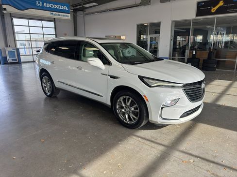 Used 2023 Buick Enclave Premium w/ Experience Buick Package image 7
