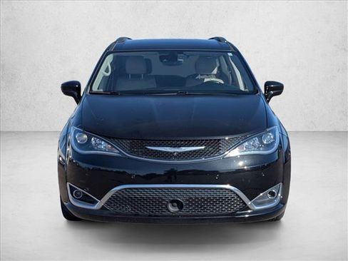 Used 2017 Chrysler Pacifica Touring-L Plus FWD image 2