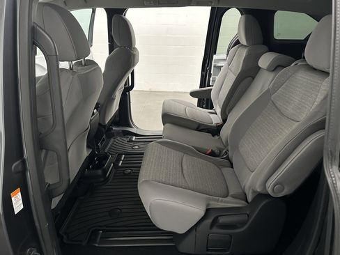 Used 2025 Toyota Sienna LE image 20