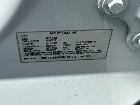 Used 2021 Tesla Model Y Long Range AWD/4WD image 24