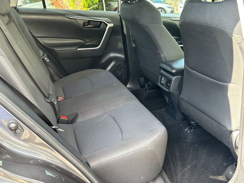 Used 2022 Toyota RAV4 LE AWD/4WD image 12