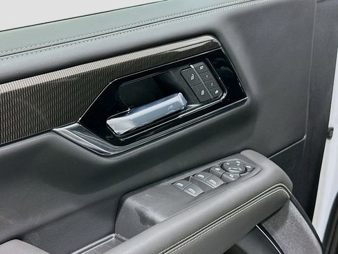 New 2026 GMC Yukon Elevation w/ Elevation Premium Package AWD/4WD image 18