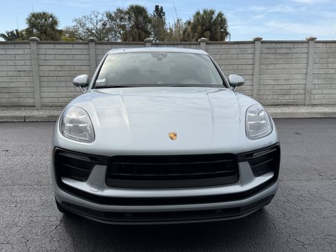 Certified 2022 Porsche Macan image 11