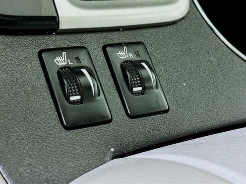 Used 2016 Toyota Highlander XLE AWD/4WD image 19