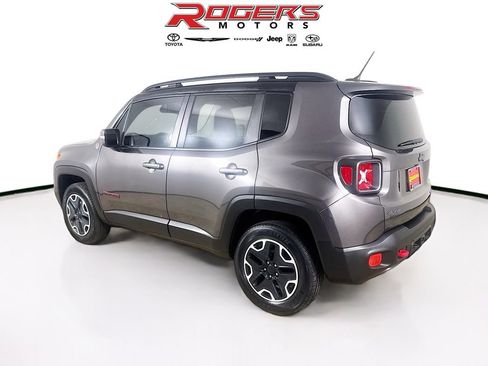 Used 2017 Jeep Renegade Trailhawk w/ Premium Trailhawk Package AWD/4WD image 6