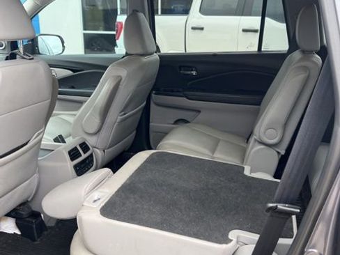 Used 2019 Honda Pilot Touring image 8