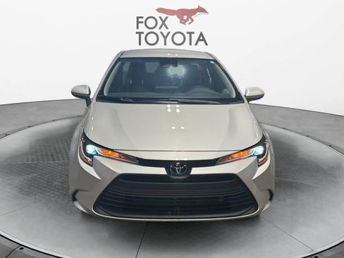 Used 2025 Toyota Corolla LE FWD image 9