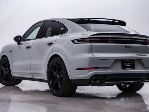 New 2025 Porsche Cayenne Turbo image 3