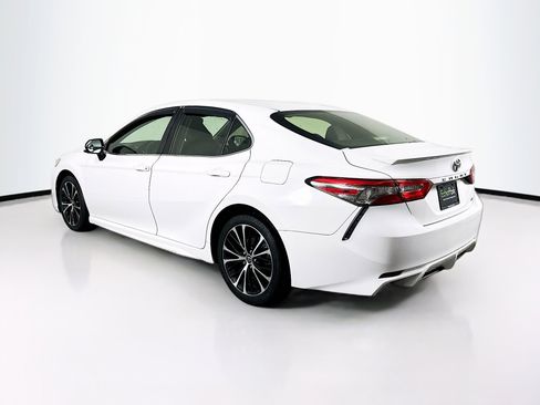 Used 2018 Toyota Camry SE image 5