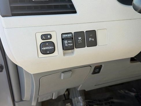 Used 2012 Toyota Sienna XLE FWD image 20