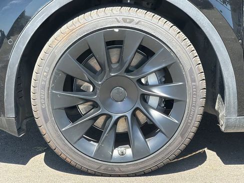 Used 2021 Tesla Model Y Long Range AWD/4WD image 24