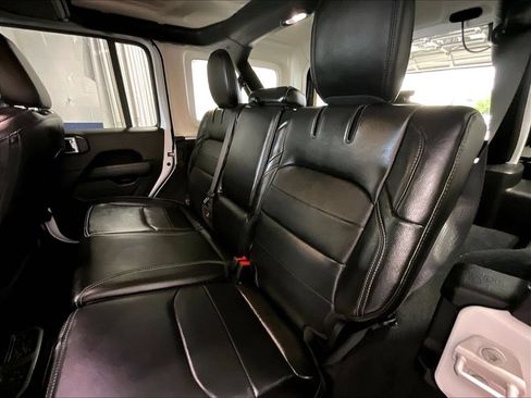 Used 2023 Jeep Wrangler Unlimited Sahara AWD/4WD image 15
