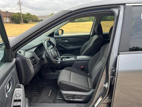 Used 2024 Nissan Rogue SV FWD image 6