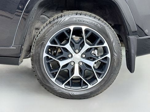 Used 2023 Jeep Grand Cherokee Summit AWD/4WD image 9
