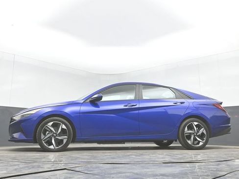 Used 2023 Hyundai Elantra SEL w/ Convenience Package FWD image 32