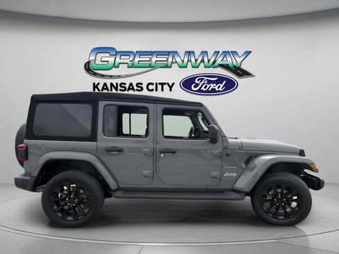 Used 2023 Jeep Wrangler Unlimited Sahara w/ Cold Weather Group AWD/4WD image 9