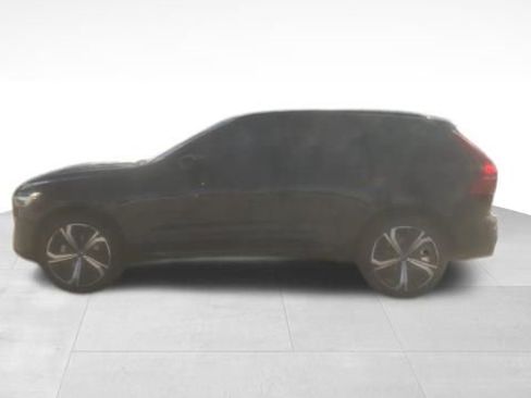 Certified 2024 Volvo XC60 B5 Ultimate w/ Protection Package Premier AWD/4WD image 3