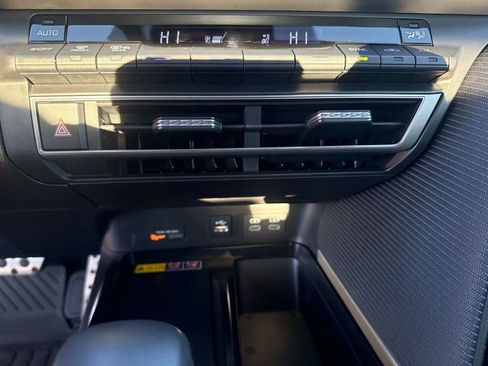 Used 2025 Toyota Camry SE image 23