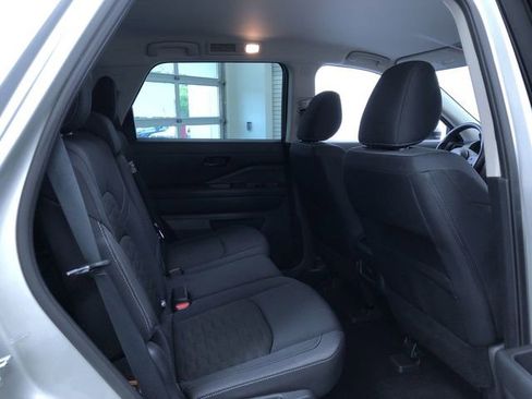 Used 2025 Nissan Pathfinder SV AWD/4WD image 21
