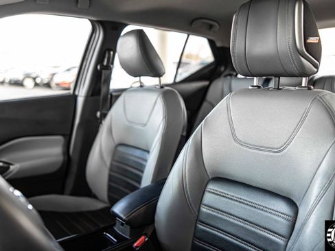 Used 2021 Nissan Kicks SR w/ SR Premium Package FWD image 4