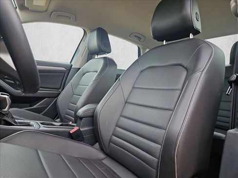 Used 2024 Volkswagen Jetta SE FWD image 23
