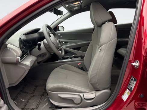 Used 2024 Hyundai Elantra SEL image 11