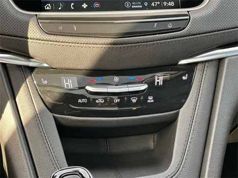 Used 2025 Cadillac XT6 Luxury image 4