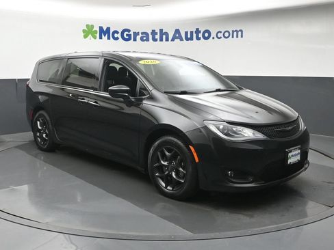 Used 2020 Chrysler Pacifica Touring w/ S Appearance Package FWD image 2