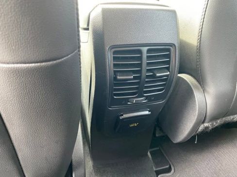 Used 2019 Ford Escape Titanium image 18