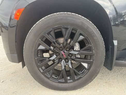 Used 2022 GMC Yukon XL SLT w/ SLT Luxury Package image 15