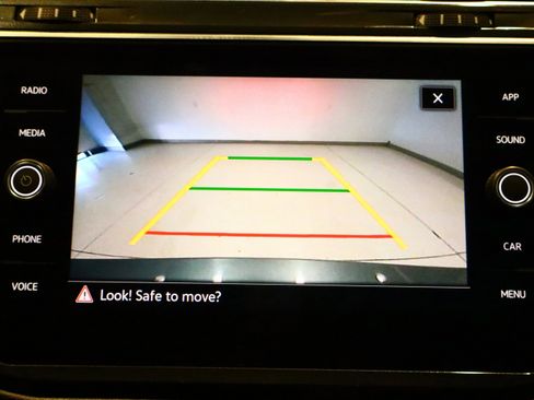 Used 2023 Volkswagen Tiguan SE image 36